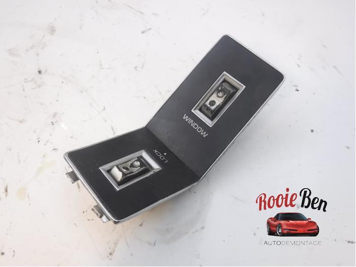 Usados Interruptor de ventanilla eléctrica Chrysler Le Baron GTS 2.2 i Shelby Turbo intercooler Precio € 10,00 Norma de margen ofrecido por Rooie Ben autodemontage