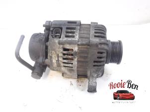 Dynamo van een Hyundai Trajet 2.0 CRDi 16V 2005