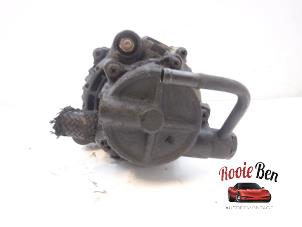 Dynamo van een Hyundai Trajet 2.0 CRDi 16V 2005