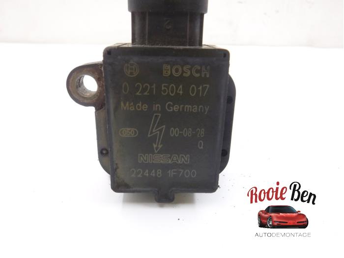 Zündspule van een Nissan Micra (K11) 1.4 16V 2001