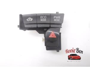 Używane Przelacznik swiatel awaryjnych Toyota Prius (ZVW3) 1.8 16V Cena na żądanie oferowane przez Rooie Ben autodemontage
