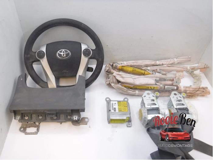 Juego y módulo de airbag de un Toyota Prius (ZVW3) 1.8 16V 2010