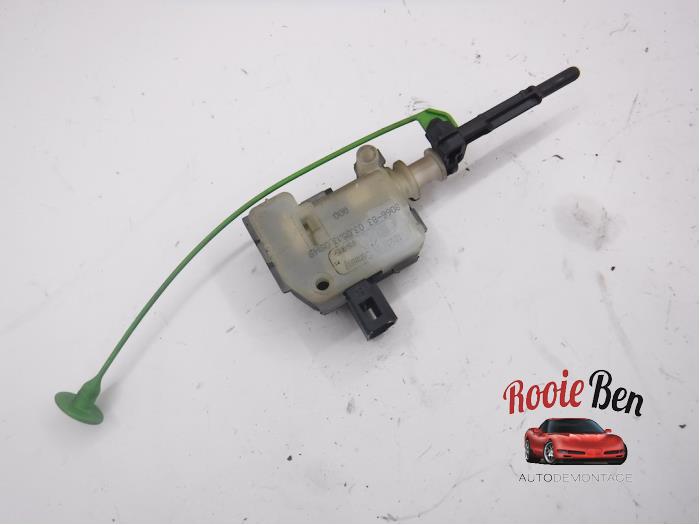 Fuel tank cap lock motor