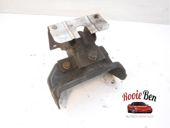 Used Engine mount Chevrolet K-Serie 4x4 5.7 V8 Price € 25,00 Margin scheme offered by Rooie Ben autodemontage