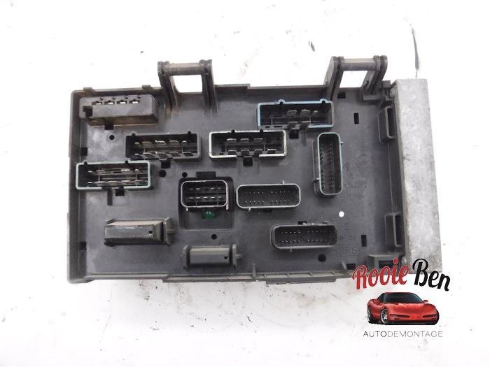 Fuse box from a Chrysler Voyager/Grand Voyager (RG) 2.8 CRD 16V Grand Voyager 2006