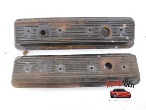 Used Rocker cover GMC Yukon 5.7 4x4 Price on request offered by Rooie Ben autodemontage