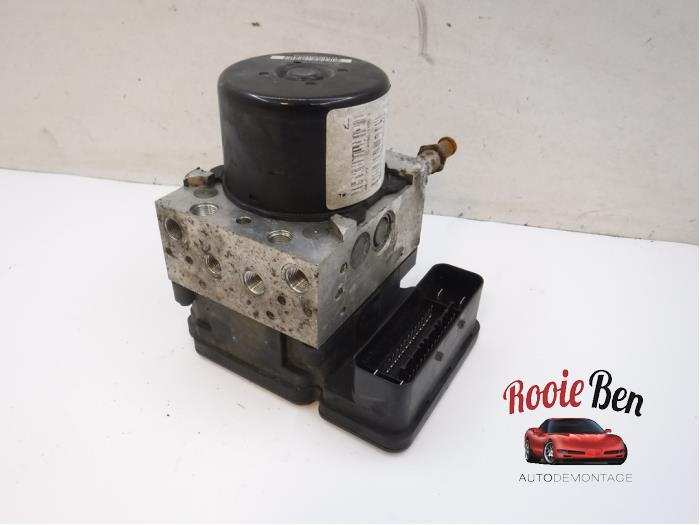 Begagnade ABS-pump Chrysler Voyager/Grand Voyager (RG/RS) 2.8 CRD 16V Autom. Pris € 60,00 Marginaltabell erbjuds av Rooie Ben autodemontage