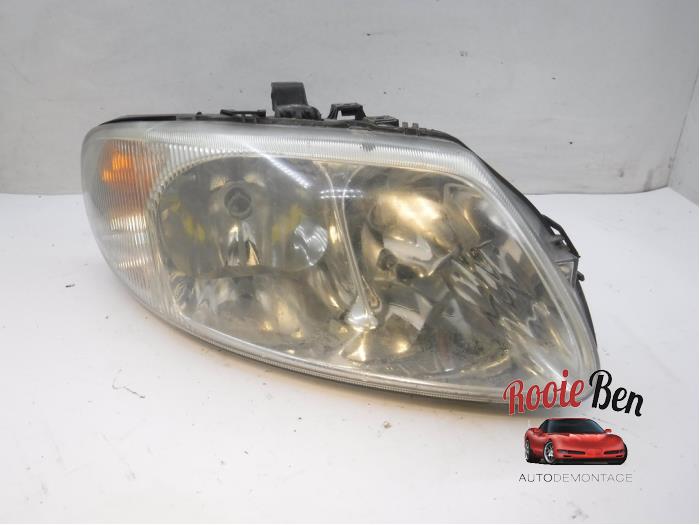 Używane Reflektor prawy Dodge Ram Van 2.5 CRD Kat. Cena € 25,00 Procedura marży oferowane przez Rooie Ben autodemontage