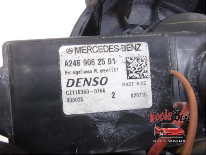 Motor de ventilador de calefactor de un Mercedes-Benz A (W176) 2.2 A-220 CDI 16V 4-Matic 2013