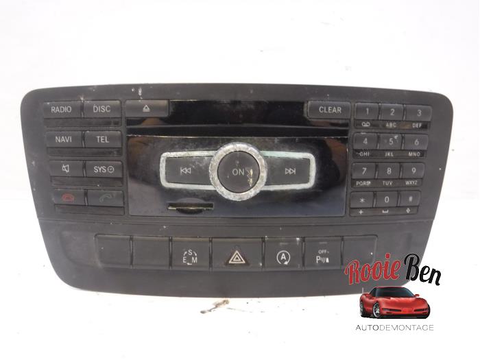 Używane Radio Mercedes A (W176) 2.2 A-220 CDI 16V 4-Matic Cena na żądanie oferowane przez Rooie Ben autodemontage