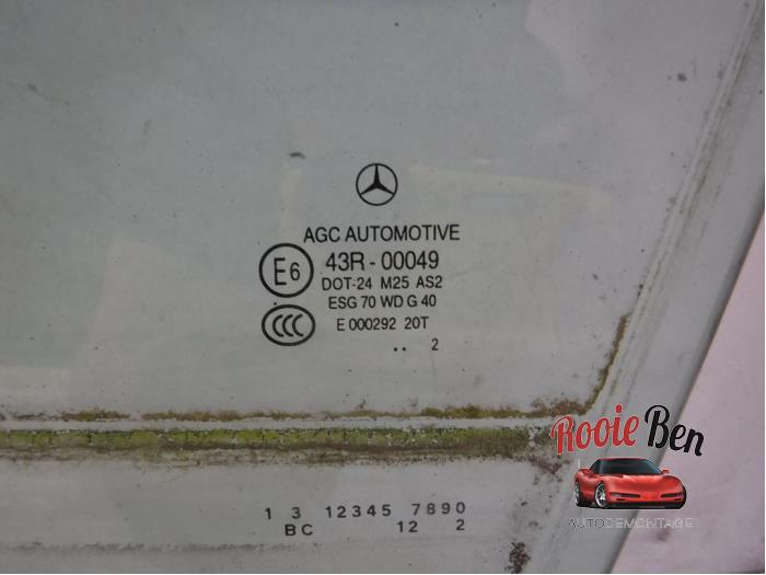 Türscheibe 4-türig links vorne van een Mercedes-Benz C (W204) 2.2 C-200 CDI 16V BlueEFFICIENCY 2012