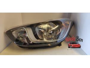 Używane Reflektor lewy Hyundai i20 (GBB) 1.1 CRDi VGT 12V Cena na żądanie oferowane przez Rooie Ben autodemontage