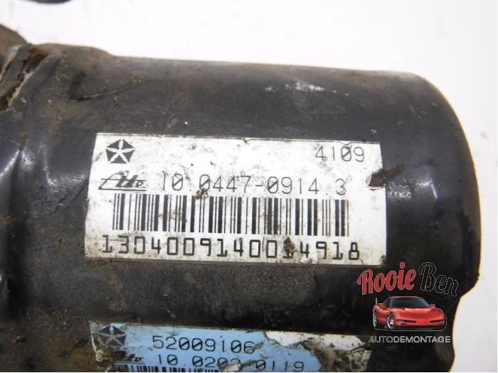 ABS Pumpe van een Jeep Grand Cherokee (ZJ) 5.2i V8 1998