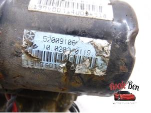 ABS Pumpe van een Jeep Grand Cherokee (ZJ) 5.2i V8 1998