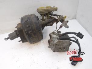 ABS Pumpe van een Jeep Grand Cherokee (ZJ) 5.2i V8 1998