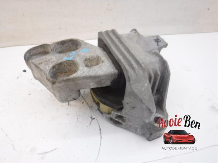 Used Engine mount Mercedes A (W176) 1.5 A-180 CDI, A-180d 16V Price € 25,00 Margin scheme offered by Rooie Ben autodemontage