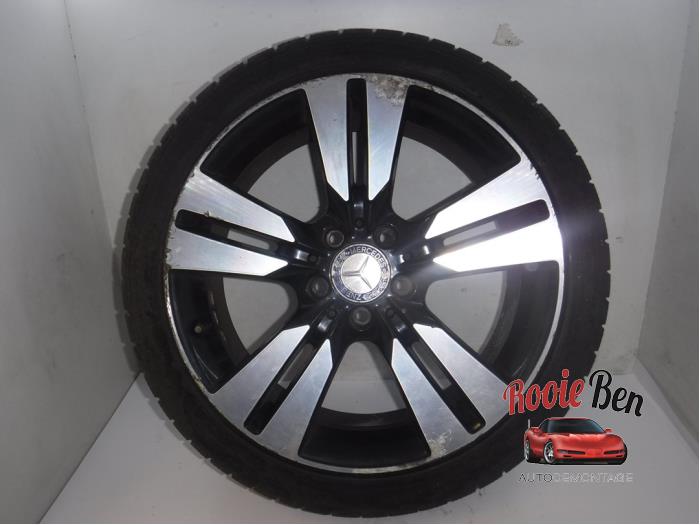 Begagnade Hjul + vinterdäck Mercedes A (W176) 1.5 A-180 CDI, A-180d 16V Pris € 100,00 Marginaltabell erbjuds av Rooie Ben autodemontage