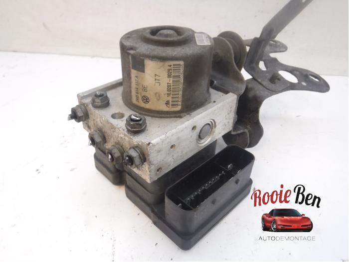 Usagé Pompe ABS Volkswagen Caddy III (2KA,2KH,2CA,2CH) 2.0 SDI Prix € 50,00 Règlement à la marge proposé par Rooie Ben autodemontage