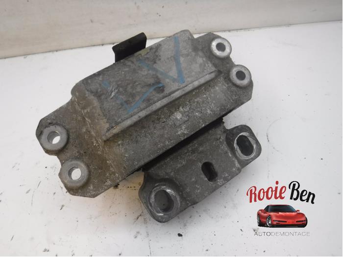 Used Engine mount Volkswagen Caddy III (2KA,2KH,2CA,2CH) 2.0 SDI Price € 25,00 Margin scheme offered by Rooie Ben autodemontage