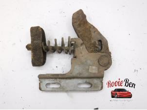 Used Parking brake mechanism Mercedes Vito (639.6) 2.2 109 CDI 16V Price on request offered by Rooie Ben autodemontage