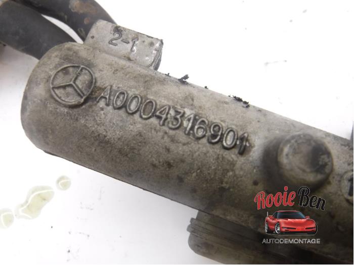 Master cylinder from a Mercedes-Benz Vito (639.6) 2.2 109 CDI 16V 2008