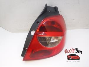 Used Taillight, right Renault Clio III (BR/CR) 1.4 16V Price € 40,00 Margin scheme offered by Rooie Ben autodemontage