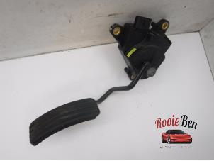 Used Accelerator pedal Renault Clio III (BR/CR) 1.4 16V Price on request offered by Rooie Ben autodemontage