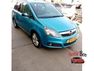 Used Front wing, right Opel Zafira (M75) 2.2 16V Direct Ecotec Price € 50,00 Margin scheme offered by Rooie Ben autodemontage