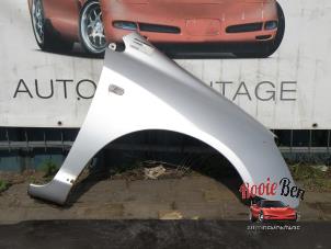 Used Front wing, right Honda Civic (EP/EU) 2.0 16V Type-R Price on request offered by Rooie Ben autodemontage