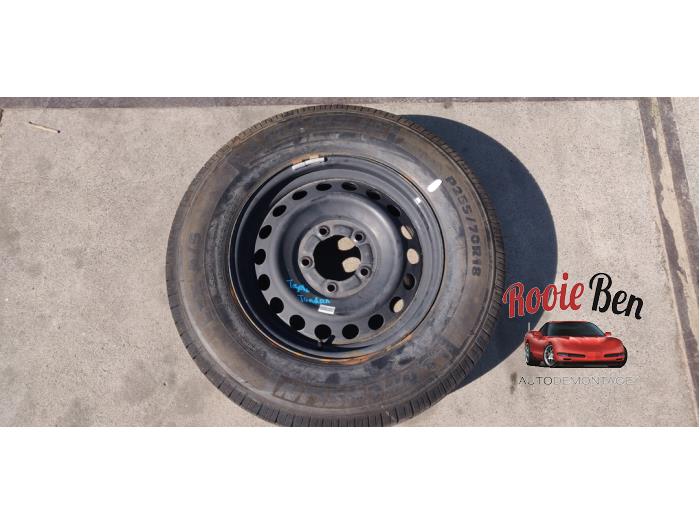 Wheel + winter tyre from a Toyota Tundra 4.6 V8 32V VVT-I 2017