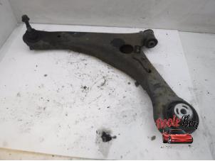 Used Front lower wishbone, left Chrysler Voyager/Grand Voyager (RT) 2.8 CRD 16V Grand Voyager Price on request offered by Rooie Ben autodemontage