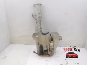 Used Front windscreen washer reservoir Chrysler Voyager/Grand Voyager (RT) 2.8 CRD 16V Grand Voyager Price on request offered by Rooie Ben autodemontage