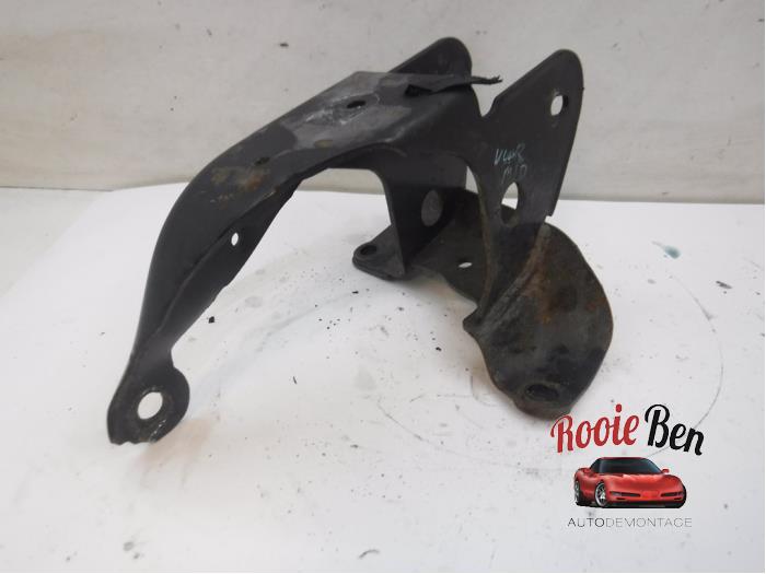 Usagé Support moteur Chrysler Voyager/Grand Voyager (RT) 2.8 CRD 16V Grand Voyager Prix € 20,00 Règlement à la marge proposé par Rooie Ben autodemontage