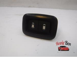 Used Sliding door switch Chrysler Voyager/Grand Voyager (RT) 2.8 CRD 16V Grand Voyager Price on request offered by Rooie Ben autodemontage