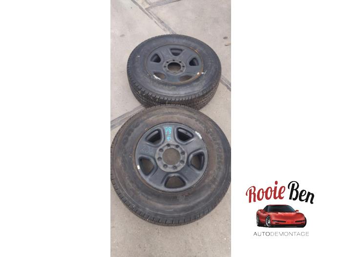 Set of wheels + tyres from a RAM 3500 Standard Cab (DS/DJ/D2) 6.4 V8 4x4 2017