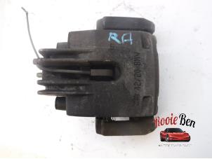 Used Rear brake calliper, right BMW 5 serie (E60) 530d 24V Price on request offered by Rooie Ben autodemontage