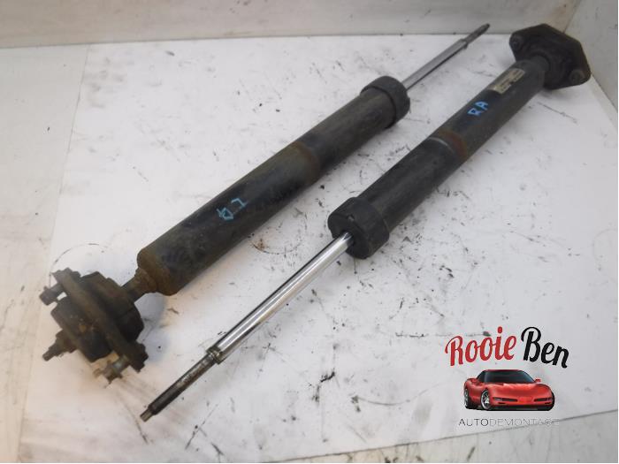 Shock absorber kit from a BMW 3 serie Touring (E91) 318d 16V 2010
