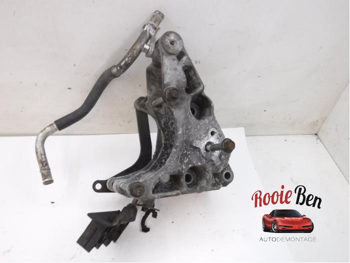 Usagé Support dynamo bas Chevrolet Suburban 5.7 V8 4x4 Prix sur demande proposé par Rooie Ben autodemontage