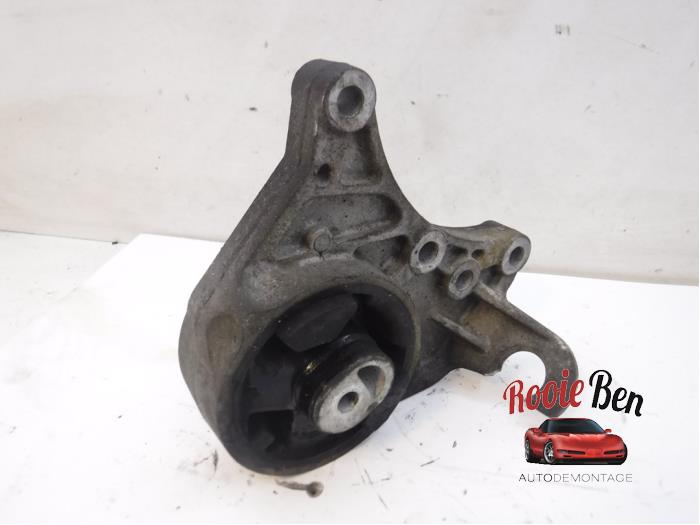 Used Engine mount Chrysler Voyager/Grand Voyager (RG/RS) 2.8 CRD 16V Autom. (Dodge Ram Van) Price € 20,00 Margin scheme offered by Rooie Ben autodemontage