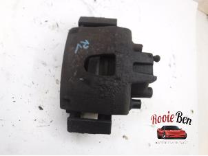 Used Front brake calliper, right Chrysler Voyager/Grand Voyager (RG) 2.8 CRD 16V Autom. (Dodge Ram Van) Price on request offered by Rooie Ben autodemontage