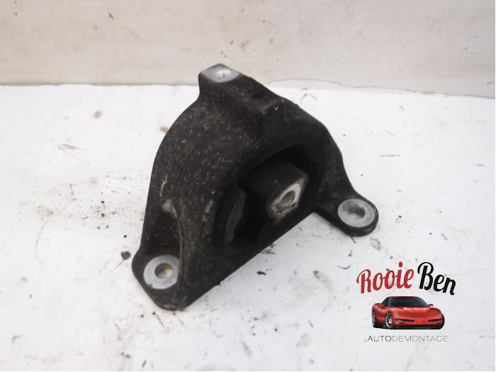 Used Engine mount Chrysler Voyager/Grand Voyager (RG/RS) 2.8 CRD 16V Autom. (Dodge Ram Van) Price € 20,00 Margin scheme offered by Rooie Ben autodemontage