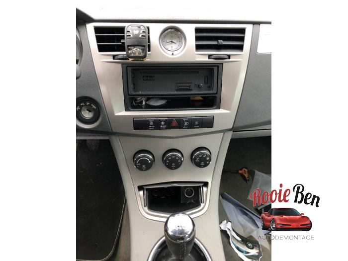 Używane Zegar Chrysler Sebring II (JS) 2.0 16V Cena € 50,00 Procedura marży oferowane przez Rooie Ben autodemontage
