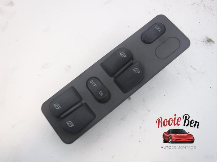 Usados Interruptor combinado de ventanillas Saab 9-3 I (YS3D) 2.2 TiD Kat. Precio € 20,00 Norma de margen ofrecido por Rooie Ben autodemontage