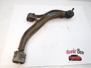 Used Front lower wishbone, right Chrysler Voyager/Grand Voyager (RG) 2.5 CRD 16V Grand Voyager Price on request offered by Rooie Ben autodemontage