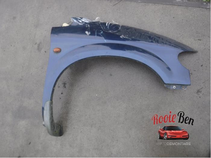 Front wing, right from a Chrysler Voyager/Grand Voyager (RG) 2.5 CRD 16V Grand Voyager 2004