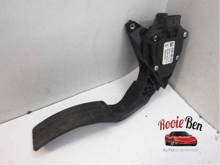 Accelerator pedal from a Renault Clio IV (5R) 0.9 Energy TCE 90 12V 2014