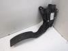 Accelerator pedal from a Renault Clio IV (5R) 0.9 Energy TCE 90 12V 2014