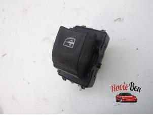 Used Electric window switch Renault Clio IV (5R) 0.9 Energy TCE 90 12V Price on request offered by Rooie Ben autodemontage