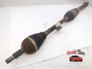 Used Front drive shaft, right Renault Clio IV (5R) 0.9 Energy TCE 90 12V Price on request offered by Rooie Ben autodemontage
