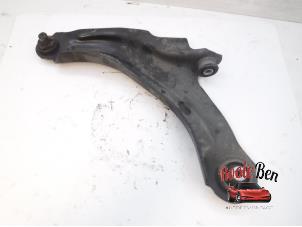 Used Front lower wishbone, left Renault Clio IV (5R) 0.9 Energy TCE 90 12V Price on request offered by Rooie Ben autodemontage